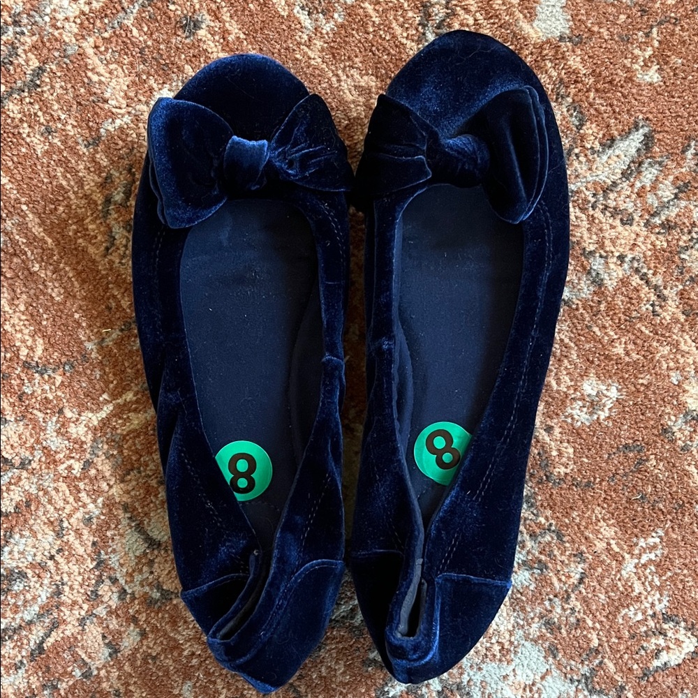 Bandolino Velvet Bow Flats in Deep Blue EUC Size 8